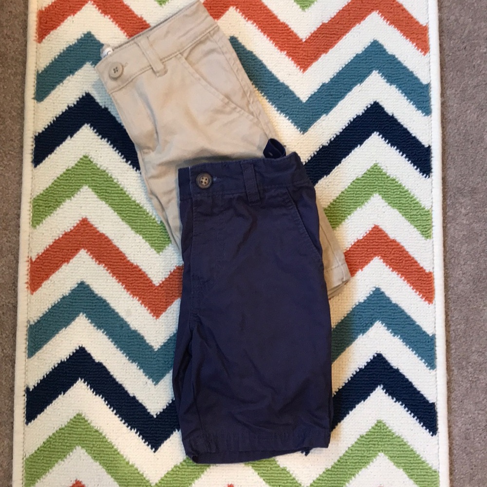 Two pair of size 6 shorts. Trendy. ❤️